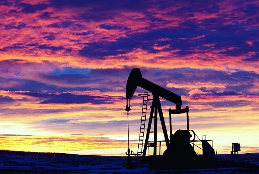 قیمت نفت خام و بیتکوین